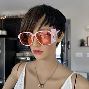💋NWT Oversized Square frame sunglasses 🕶️ blush pink